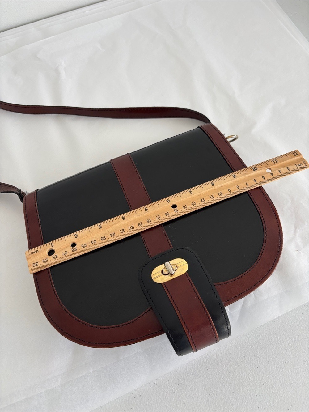 Stunning vintage vegan leather crossbody bag purse turn lock black brown pocket - Picture 14 of 15